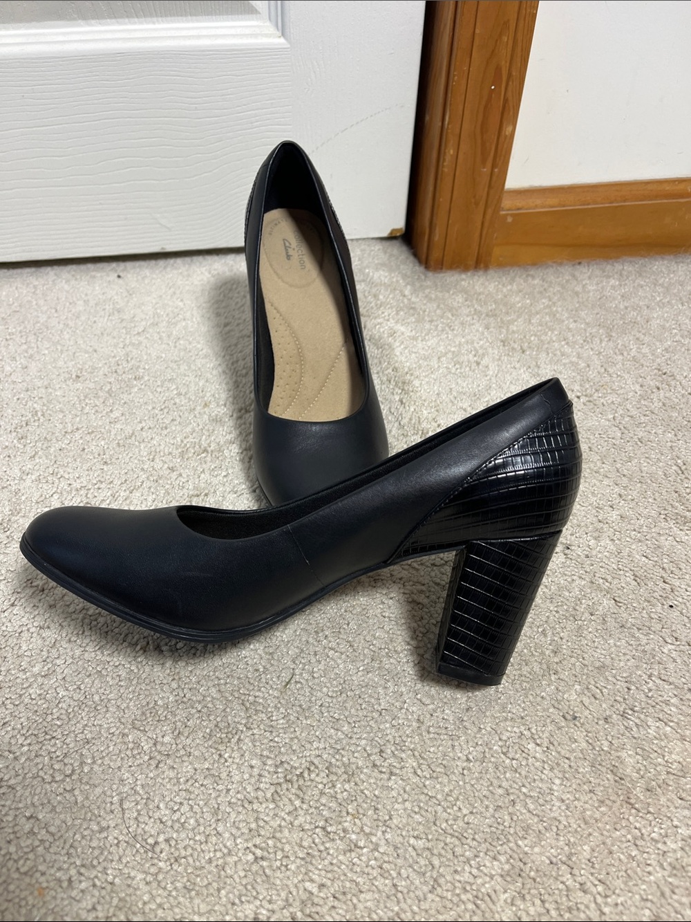 Clarks Women’s Alayna RayPump size 9 1/2.  Excellent condition.